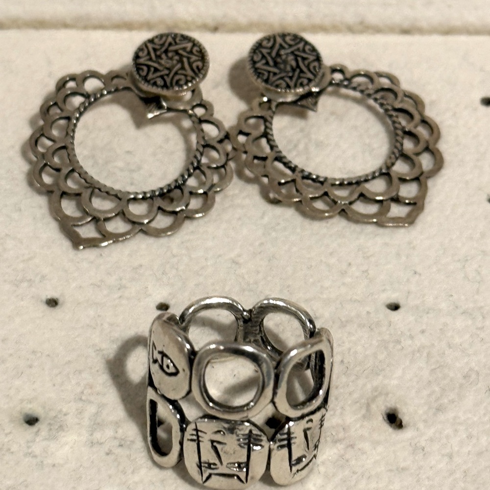 VTG, Mix and Match Silver earrings and ring set ya
